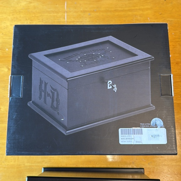 Harley Davidson Jewelry Box.  New in box.
Absolutely  gorgeous!! - Picture 14 of 16